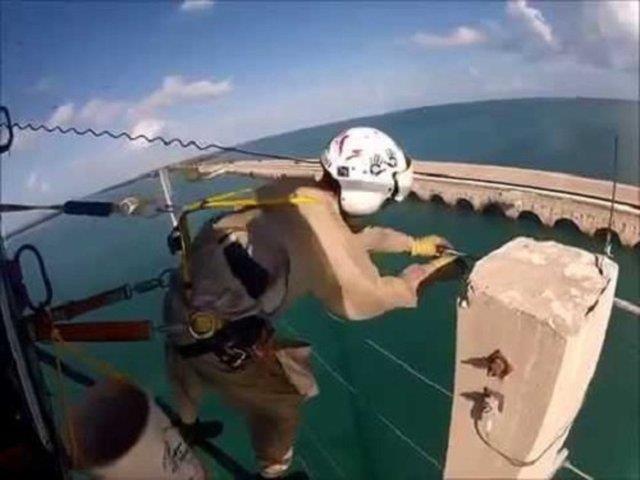 Bu mesleklerin bir ksm aina gelse de, elektrik hatt zerinde gezecek helikopter pilotlar iin zel bir eitim program olduunu muhtemelen duymamsnzdr.