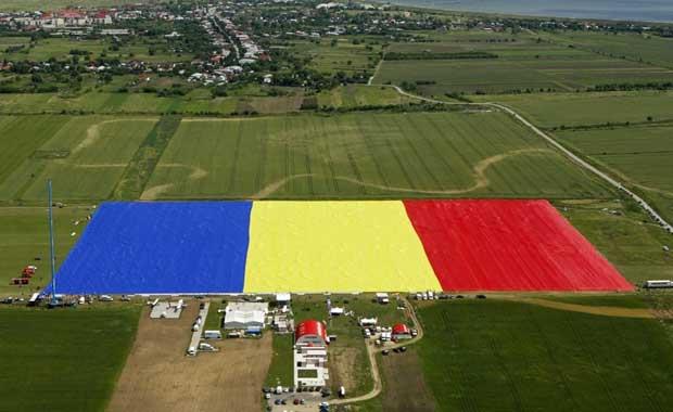 te 2015 Guinness Rekorlar Kitab'nda yer alan en ilgin rekorlar sizler iin derledik...   <br>  Gkyznden grlen en byk ulusal bayrak