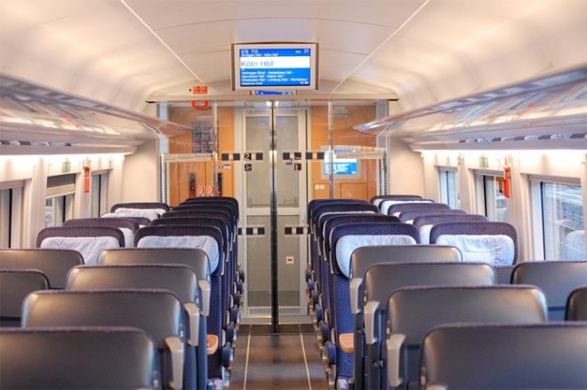 Setlerin renkleriyle ilgili TCDD web sayfasndaki anket sonucunda 8 farkl renk arasndan turkuaz seilerek buna uygun olarak retim yaplmt.