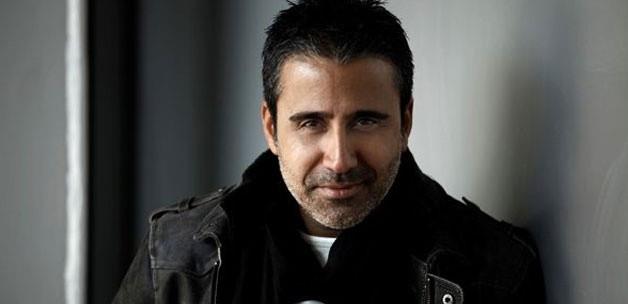 nl arkc Emrah yllar nce kendisine mzik hakknda yneltilen sorular yantlarken byk bir gaf yapt.