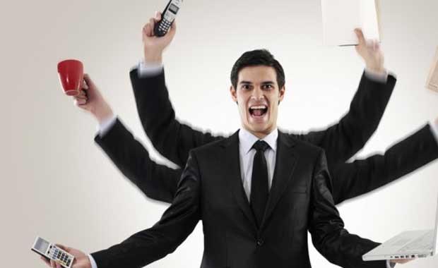 Bir Anda Tek Bir e Odaklann  <br>  almalar gsteriyor ki yrrken telefonla konuan insanlar yolda bakalarna arpmaya daha elverili hatta pek ou tek tekerlekli bisiklete binen bir palyaoyu bile fark etmediler.<br>  Bir start up&#8217;a ayn anda birden fazla ile urama demek bir domuza amurdan uzak dur demeye benziyor. ikisinin de gereklemesi mmkn deil fakat ayn anda ok i yapmak hi i yapmamaktr mant ile yaptmz iler arasnda geiler yaparak devam edebiliriz. Bir anda btn ilginiz tek bir grevin zerinde olmaldr.