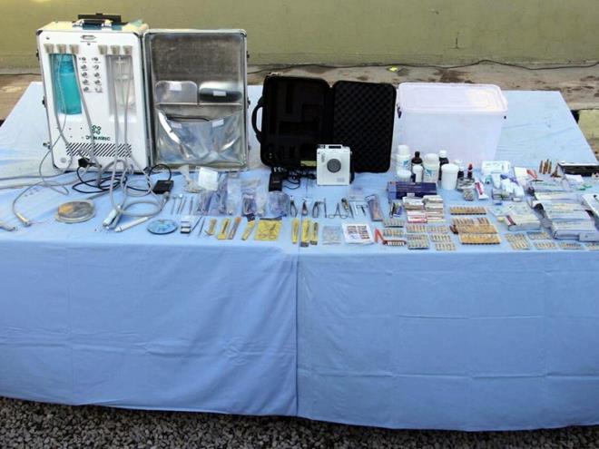 PKK'NIN HASTANES BULUNDU  <br>  Hava scakllnn eksi 5 derece olduu alanda yarm metre yksekliinde suyun iinde ilerleyen komandolar, PKK snana girerek ierde inceleme yapt. Maarada tbbi cihaz, ila, yara ve kesiklerde kullanlan malzemeler, ana maarann yanndaki bir baka kk maarada ise cephanelik ve erzak deposu olarak kullanlan bir blm daha olduunu tespit etti.