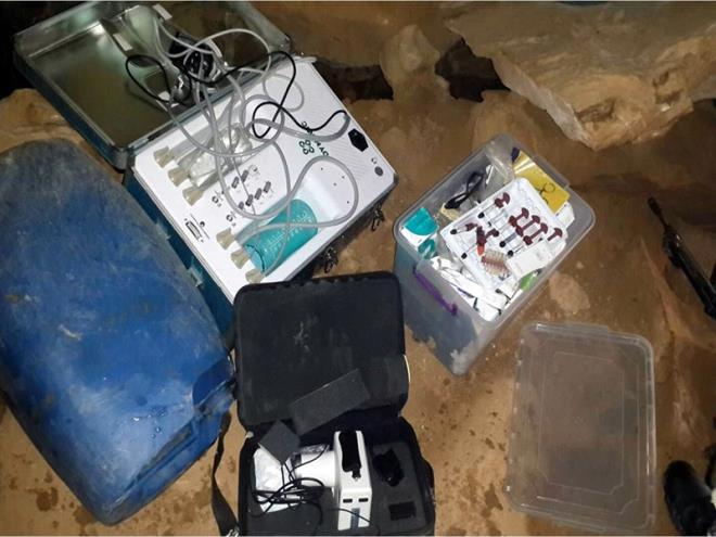 PKK'nn hastane olarak kulland maarada, ok sayda tbbi malzeme, bir adet di nitesi ile seyyar di rntgen cihaz ile di tedavisi iin kullanlan bol miktarda alet ve malzeme ele geirildi.