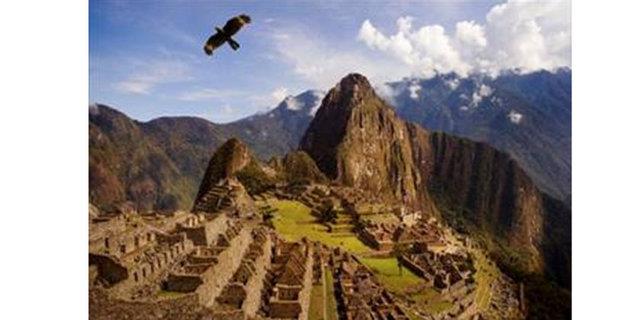 Varsaymlara gre, ktann altnda yer alan gaz odacklarnn patlamalara yol amas nedeniyle, kta milyonlarca kiiyle birlikte sulara gmld...