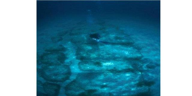 1. Bir zamanlar Akdeniz&#8217;in girii karsnda ve Atlas Okyanusunda, bir ktann kalnts olan byk bir ada vard. Bu ada kadim dnyada Atlantis olarak bilinirdi...