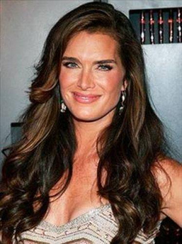 Sinema yldz Brooke Shields, sigara hakknda grlerini aklarken, ''Sigara imek ldrr. ldgnzde hayatnzn nemli bir blmn kaybedersiniz'' dedi.