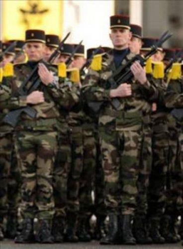 Fransz ordusu , askerlerin mayn tarlalarnda yryebilmelerini salayan patlamaya dayankl botlar icat etti.Fakat botlar o kadar ar ve iinde yrnmesi o kadar zordu ki , askerler maynlarla havaya umadan nce pusuya yatan dman askerleri tarafndan vuruluyorlard.