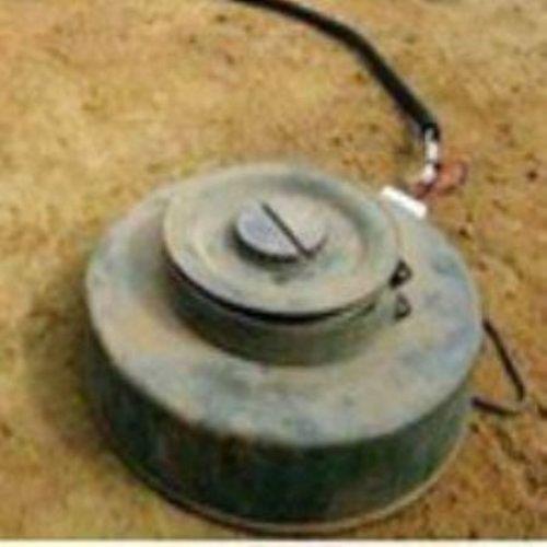 Kamboya'da 2 asker , patlamam maynla futbol oynamaya kalknca hayatlarn kaybetti.Olay ilgin klan bir baka nokta , paralanarak can veren 2 askerin , Kamboya ordusunun "en iyi mayn uzmanlar" arasnda yer almasyd.