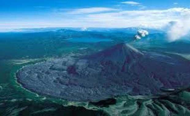 Yellowstone Kalderas-ABD  <br>  Patladnda byk felaketlere yol aaca dnlen bir sper yanardadr.Patladnda Dnya'nn evresini saracak dzeyde milyonlarca ton dknt ve zehirli gaz salaca dnlmektedir.