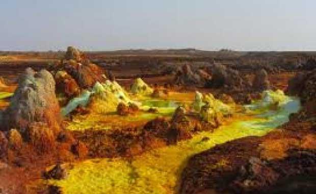 Danakil knts-Etiyopya  <br>  Danakil kntsnde asla yamur yamaz.Burada 50 dereceden fazla scaklk grlr.Bu yzden Dnya'da yaanamayacak yerler arasndadr.