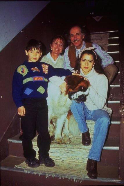 90'l yllarn en ok izlenen dizilerinden Bizim Aile'de evin kk olu Can' oynayan Boran Etili artk 28 yanda gen bir adam...