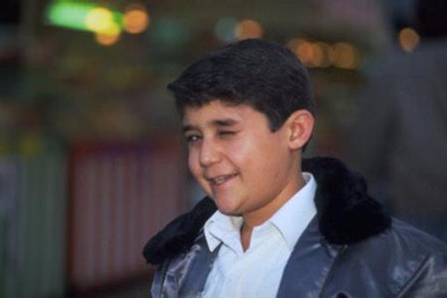 Ardndan &#8220;brahim Tatlses de okumad, onun imdi ua var.&#8221; diyerek okulu brakacan aklayan Kk bo, dnemin Devlet Bakan Ilay Saygn&#8217;n devreye girmesiyle okuluna devam etmiti.