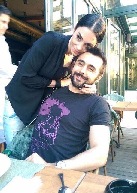 zerinden yllar gemi olmasna ramen Payende, Sper Baba'daki set ortamn unutmam...