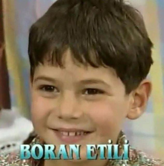 7 yanda kamera karssna geen Bora'y 'Tirvana' dizisinin setinde ald haber oyunculuktan uzaklatrd: "Annem ile babam ayrlmt. Babam i gerei Romanya'da yayordu. Tirvana'nn setindeydik. ekimler bittikten sonra yapmc beni ard. Babamn bir kaza geirdiini ve durumunun ok iyi olmadn anlatt. Belki de byle bir haberi sette alm olmak beni oyunculuktan uzaklatrm  olabilir..."