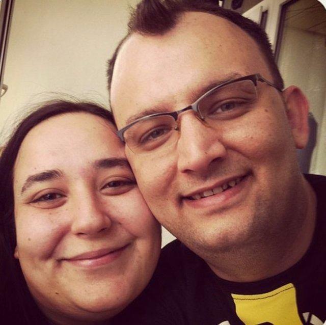 Ekrana ile arasna kesin bir izgi koymadn syleyen oyunucu, inand bir projede yer alabileceinin altn iziyor: "Ekran maceras benim iin bitmedi. Sadece ekranda olmak iin olmay tercih etmedim hibir zaman. Gerekten iime sinen bir projede tekrar yer alrm ama dediim gibi sadece var olmak iin deil. nanmadm bir ite olmak istemem. nceliim uanda yaptm i. nk birilerinin bu canllarn sessiz lklarn duymas ve el atmas gerekiyor. 2 aylk bir kpein grd iddetten elimde can verdii oldu. Onlar grmezden gelemem...." (Hrriyet)