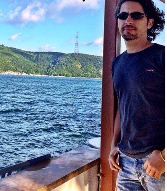 Bir dizide rol alan ve iki kitap karan Eray, imdi isiz...