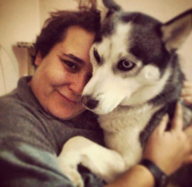 Safi u sralar ise bambaka bir alana ynelmi: "Yuvam Yok Hayvanlar Koruma, Kurtarma, Yaatma ve Sahiplendirme Derneimizi kuruyoruz. u an zaten terkedilmi, eziyet grm canlar kurtaryor ve onlara gzel yuvalar bulmaya alyorum. Derneimiz kurulunca yapmay hayal ettiim ok i var. nk lkemizde gereten ok zor koullarda yaamaya alan hergn alktan, grd iddetten len ok can var. Onlara el uzatmak, yeni yuvalara kavuturup mutlu bir hayat srmelerini izlemek dnyalara bedel. Beni tanyanlar hayvanlara, patili canlara ne kadar dkn olduumu bilir. Son bir yldr tamamen onlara adadm hayatm. Gcm yettike onlar iin abalayacam."