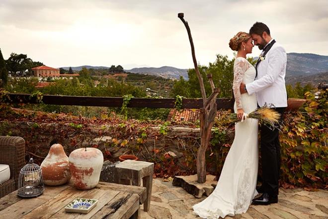 Glben Ergen'in 28 Eyll'de evlendii televizyoncu Erhan elik'i annesi Glser Bayar'n istemedii gndeme gelmiti...