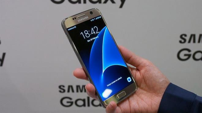 n tarafta ise 5 MP znrlk tercih edilmi. Geni al kamerada OIS (optik grnt sabitleme) ve Motion Panoroma gibi ek zellikler de bulunuyor.