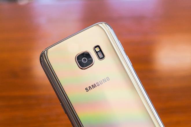 Fiyat bilgisi henz aklanmayan Galaxy S7, 11 Mart 2016&#8217;da n siparie kacak.