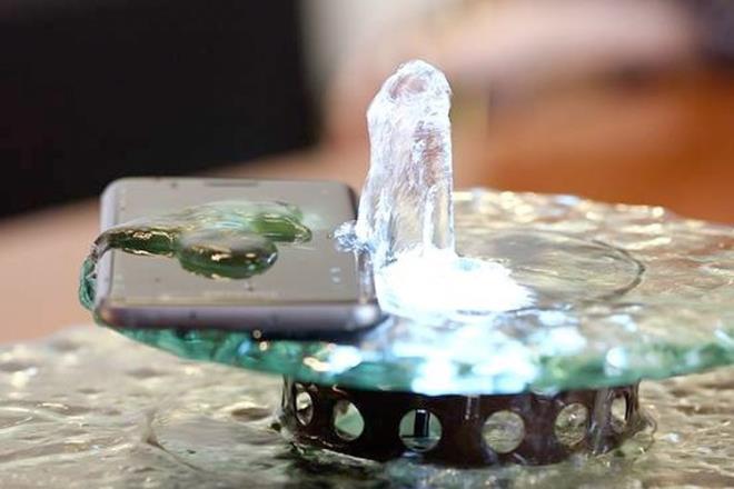 Bu cihazda batarya kapasitesi ise 3600 mAh yani 600 mAh daha fazla.