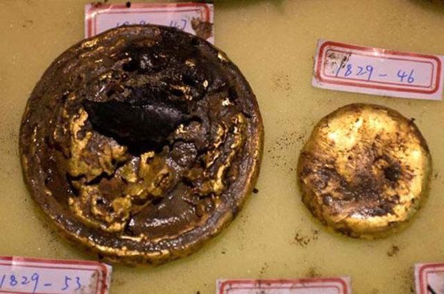 Kraln yemek yedii tabaklarn bile altndan olduu belirtildi.