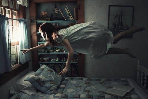 Sandnz gibi umuyor yatakta zplarken yakalanm bir kare