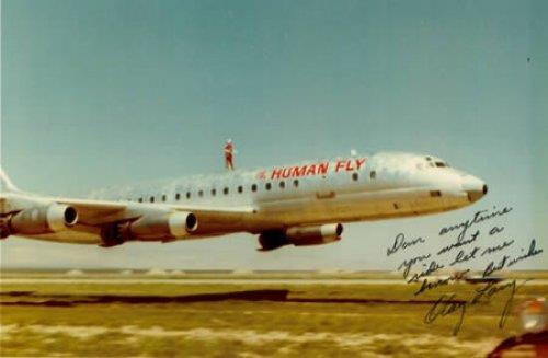 <p>te cesur bir insan.</p>  Dublr sanat Rick Rojatt havalanm bir uan tepesinde