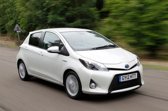 <p>42 Toyota Yaris 1.5 Hybrid CVT 75HP</p>  <p>Yakt tipi: Benzin</p>  <p>Ortalama yakt Tketimi(100km): 3.9 litre</p>