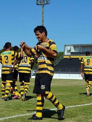 22. saniye: 2005-2006 sezonunda Denizlispor-Beikta manda Denizlisporlu Alessandro Andrade de Oliveira.