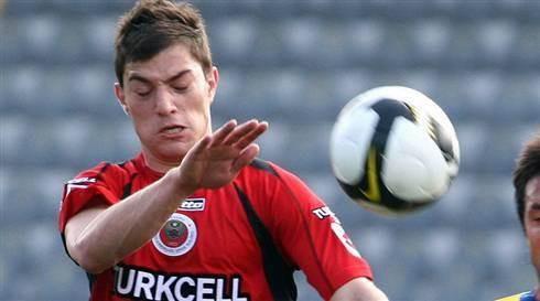 22. saniye: 2008-2009 sezonunda Denizlispor-Genlerbirlii manda Genlerbirlii'nden James Troisi.