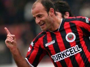 25. saniye: 2006-2007 sezonunda Genlerbirlii-Trabzonspor manda Genlerbirlii'nden Okan ztrk.