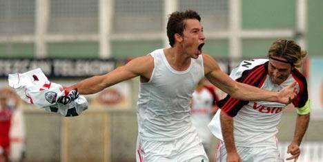 24. saniye: 2007-2008 sezonunda Konyaspor-Vestel Manisaspor manda Vestel Manisasporlu Filip Holosko.