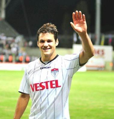 22. saniye: 2010-2011 sezonunda Manisaspor-Kardemir Karabkspor manda Manisasporlu Jashua Simpson.