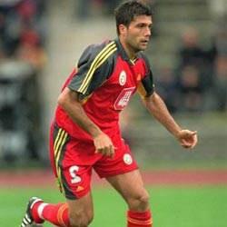 18. saniye: 2001-2002 sezonunda Galatasaray-Gztepe manda Galatasarayl Vedat nceefe.
