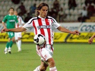 27. saniye: 2007-2008 sezonunda Sivasspor-Kasmpaa manda Sivassporlu Musa Aydn.