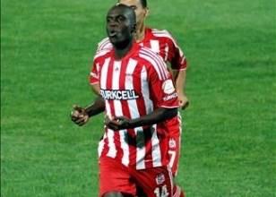 26. saniye: 2009-2010 sezonunda Sivasspor-Ankaragc manda Sivassporlu Yannick Kamanan.
