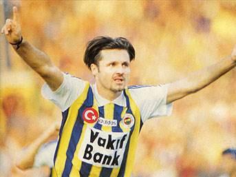 21. saniye: 1995-1996 sezonunda Beikta-Fenerbahe manda Fenerbaheli Elvir Boli.
