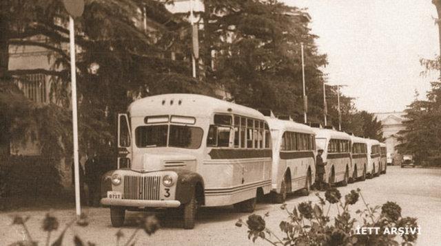 1946 - ETT'nin urad byk yangnda aralarn kaybeden Ankara Belediyesi'ne gnderdii Ford marka otobsler