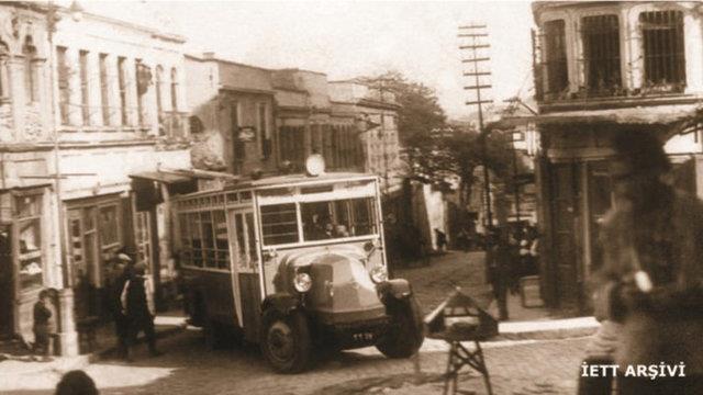 1927 - Tranvay iletmesine destek olmak amacyla Fransa'dan getirilen (Renault Scemia) stanbul'un ilk otobslerinden biri Maka Yokuu'nu trmanyor