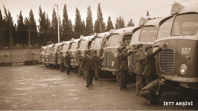 1962 - ETT frleri ili garajnda sefer ncesi son kontrolleri yapyor