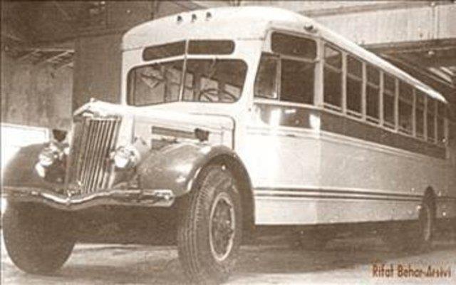 Kamyon otobsleri, ayn yl ABD'den satn alnan Gasoille-White orijinal otobsler takibetti. Bu otobsler montajlar yapldktan sonra 1943'te "Taksim-Beikta" ve "Eminn-Beikta" hatlarnda seferlere balad.