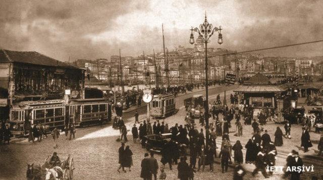 1915 - Her zaman cvl cvl Eminn ve Galata Kprs zerinde elektrikli tramvaylar