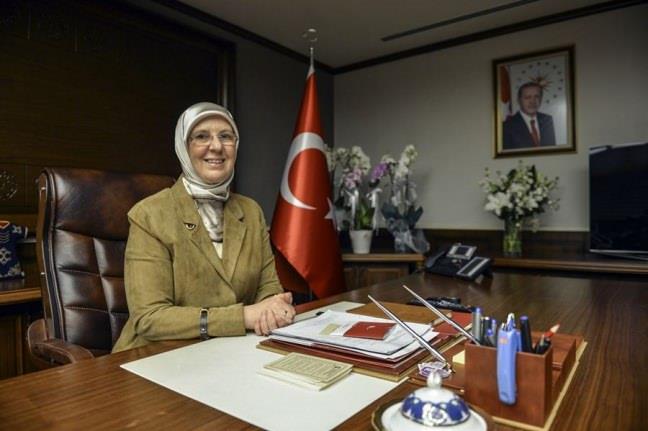 Aile ve Sosyal Politikalar Bakan Semra Ramazanolu iki ocuk annesidir.
