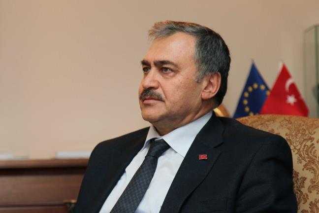 Orman ve Su leri Bakan Prof. Dr. Veysel Erolu drt ocuk babasdr.