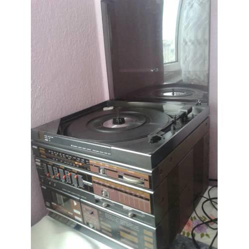 Var m byle bi cihaz imdilerde? Plak, kaset, cd, radyo hepsini ayn anda alabiliyor.