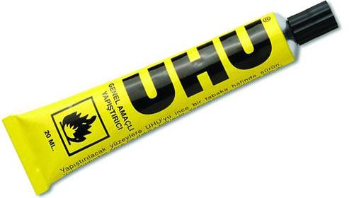 Markann materyalin nne getii bir noktadr UHU. Bu zelliini de 90&#8217;larda kazanmtr. Ondan ce Japon yaptrcs ve 404 vard. Ama UHU bir efsanedir. Bugn szlklerde Uhu kelimesini arayan ocuklar bulmak bu yzden mmkndr.