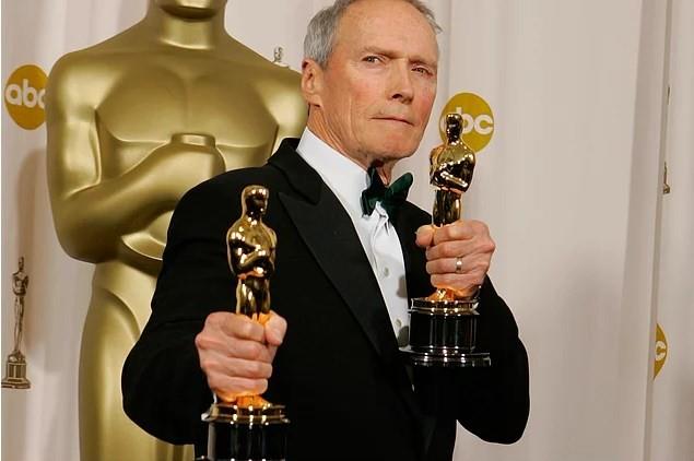 15. Clint Eastwood, ynettii Million Dollar Baby (2004) filmiyle En yi Ynetmen dln 74 yanda kazanarak bu dl kazanan en yal ynetmen unvanna sahip oldu.  <br>  Clint Eastwood, ynettii Million Dollar Baby (2004) filmiyle En yi Ynetmen dln 74 yanda kazanarak bu dl kazanan en yal ynetmen unvanna sahip oldu.