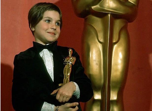 21. Tatum O&#8217;neal 10 yandayken rol ald Paper Moon filmi ile En yi Yardmc Kadn Oyuncu daln kazanarak "Oscar dl sahibi en gen kii" unvanna sahip oldu.  <br>  Tatum O&#8217;neal 10 yandayken rol ald Paper Moon filmi ile En yi Yardmc Kadn Oyuncu daln kazanarak "Oscar dl sahibi en gen kii" unvanna sahip oldu.