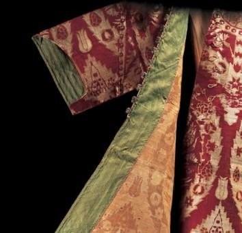 Mneccimler ve derin din alimleri ise Hz. Sleyman Mhr'n tlsmlarnn bir paras olarak gryorlard. Bu mhrn yanna genellikle 4 byk melein ismi yazlyordu.